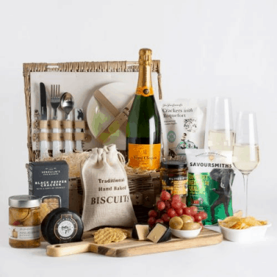 Picnic Hamper – A romantic birthday gift idea for both of you