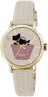 Stylish Analog Wristwatch – A fashionable and elegant birthday gift idea for her